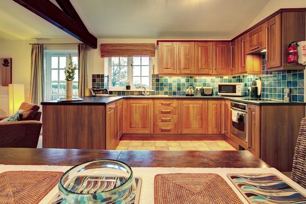 Plumtree Cottage อัลน์มัธ ภายนอก รูปภาพ